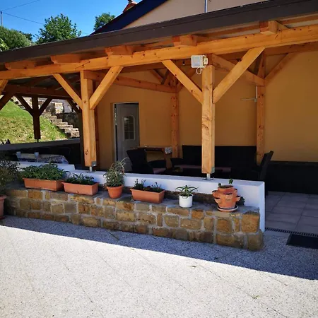 Apartma Ester *
